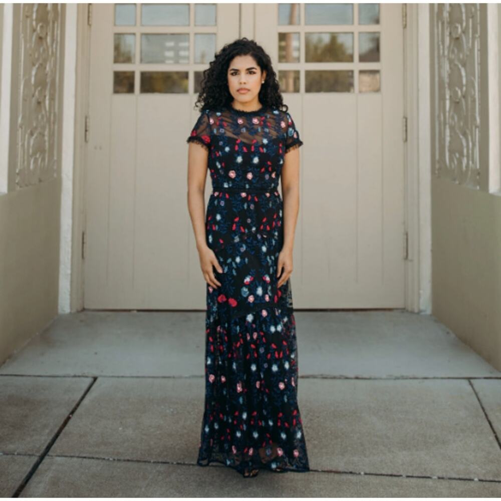Monique Lhuillier Floral Embroidered Tiered Lace Column Maxi Gown Dress Size 4